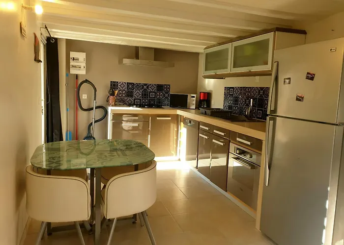 Mustang Avec Acces Piscine